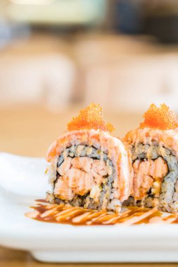 Somon suşi roll