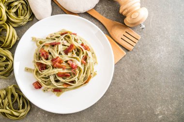 ıspanak fettuccini makarna pastırma ile