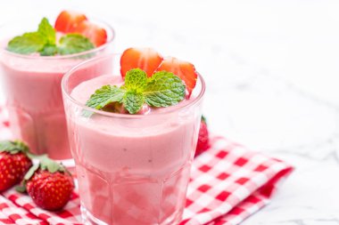 çilek smoothies milkshake