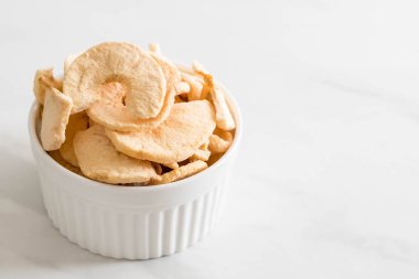 Kurutulmuş elma cips