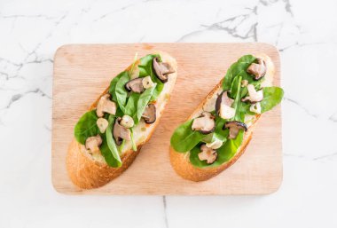 ekmek roket ve shiitake mantar