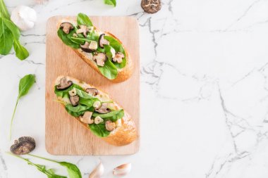 ekmek roket ve shiitake mantar