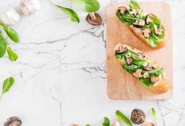 ekmek roket ve shiitake mantar