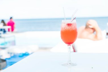 renkli kokteyl içki 