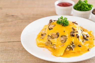 Kremalı mantarlı omlet 