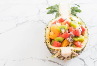 dilimlenmiş meyve karışımı 