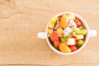 dilimlenmiş meyve karışımı 