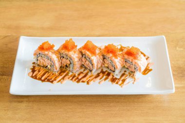 Somon suşi roll