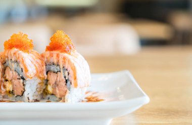 Somon suşi roll