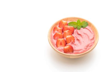 çilek smoothies kase