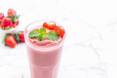 çilek smoothies milkshake