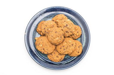 çikolata parçaları ve kaşu fındık kurabiye