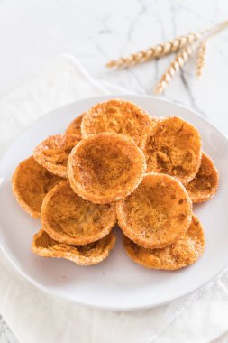 kurutulmuş rendelenmiş domuz etinin pirinç kraker