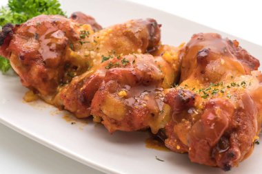 Peynirli tavuk kanadı ızgara