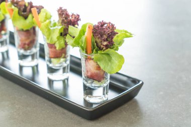 pastırma ile salata rulo