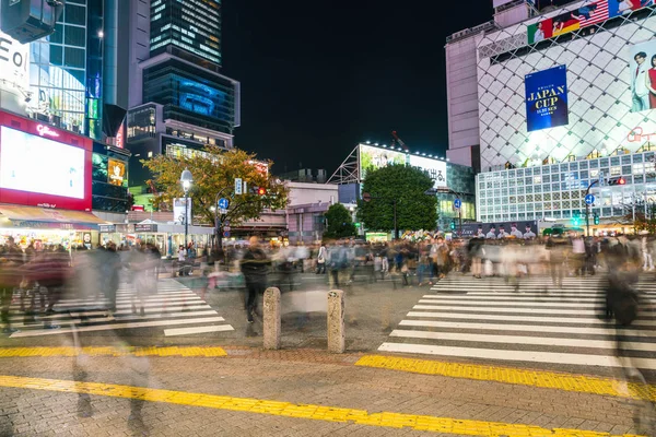 Tokyo, Japonya, 17 Kasım 2016: Shibuya Crossing, şehir sokak ile