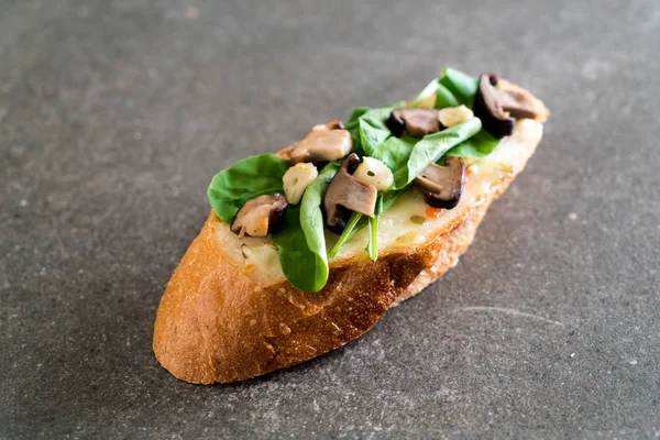 ekmek roket ve shiitake mantar