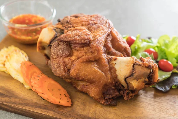 Gevrek domuz knuckle veya Alman domuz Hocks