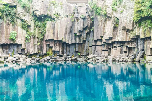 Cheonjeyeon watervallen in Jeju Isaland — Stockfoto