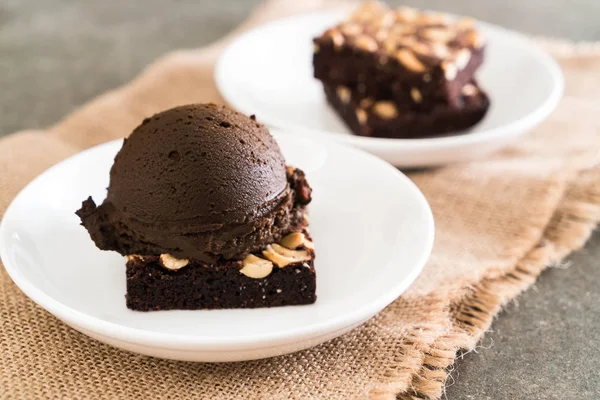 Chocolate brownies with chocolate ice cream — Stock Photo, Image