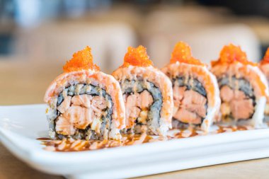 Somon suşi roll