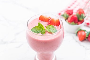 çilek smoothies milkshake