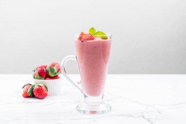 çilek smoothies milkshake