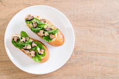 ekmek roket ve shiitake mantar