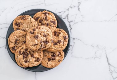 Koyu çikolata parçaları ile tanımlama