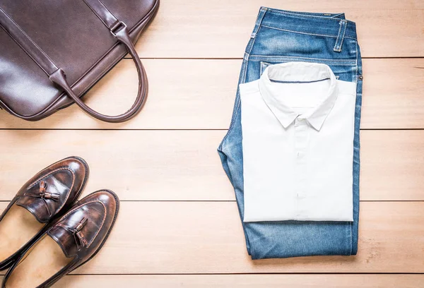 Ahşap arka plan erkekler için giyim