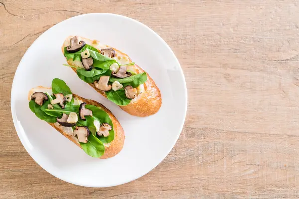 ekmek roket ve shiitake mantar