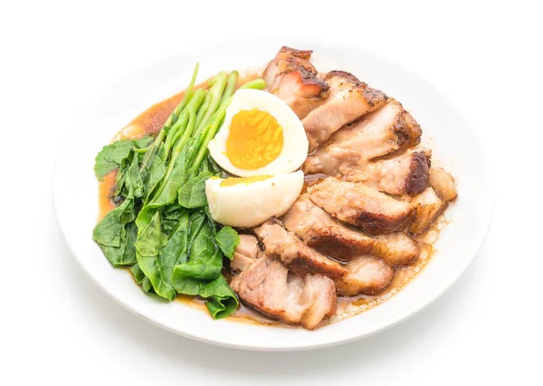 Demlenmiş Domuz eti bacak yumurta ve sebze ile