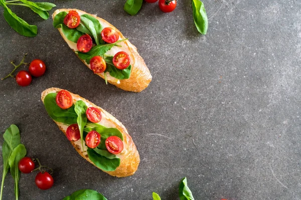 roka ve domates ekmek 