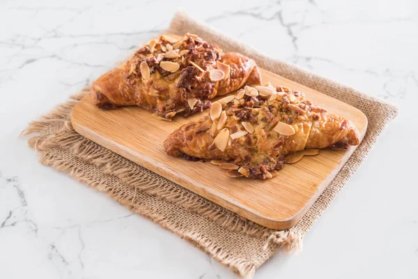 Croissant with almonds — Stock Photo, Image