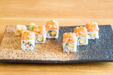 Somon suşi roll