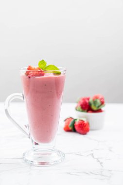 çilek smoothies milkshake