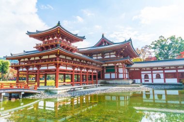 Güzel mimari Byodo içinde Kyoto tapınakta.