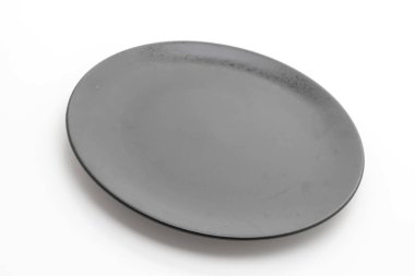 Beyaz arkaplanda siyah plaka