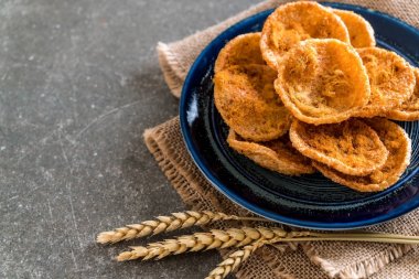 kurutulmuş rendelenmiş domuz etinin pirinç kraker