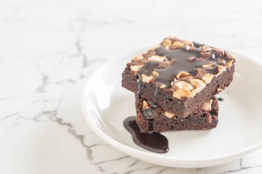 çikolata soslu çikolatalı kek