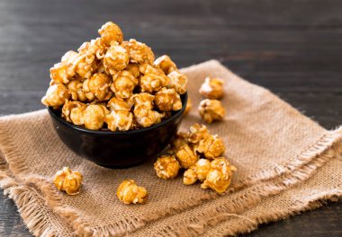 Patlamış Mısır ile karamel