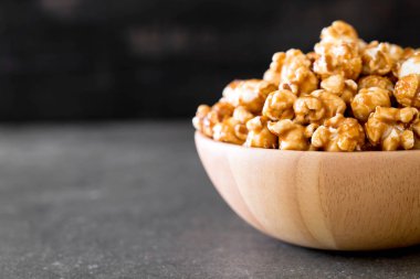 Patlamış Mısır ile karamel