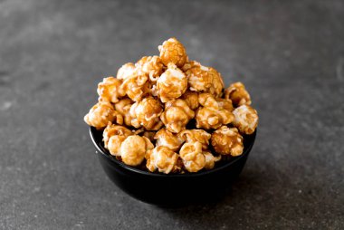 Patlamış Mısır ile karamel