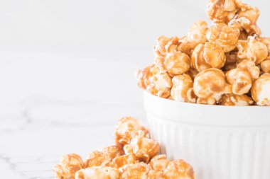 Patlamış Mısır ile karamel