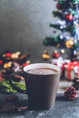 Noel dekorasyonu ile sıcak çikolata Kupası 