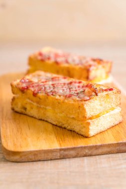 croque monsieur bacon ans egg sandwich