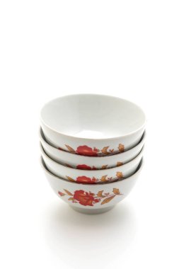 beyaz arkaplanda kase