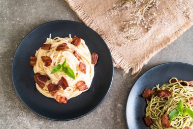 Spagetti krem peynir pastırma ile