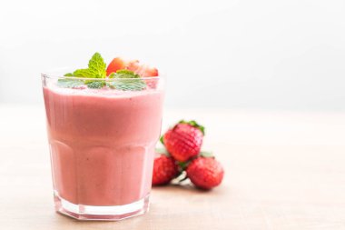 çilek smoothies milkshake