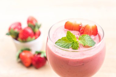 çilek smoothies milkshake